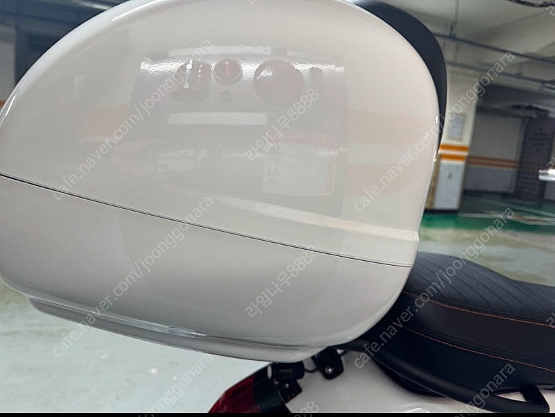 2024 베스파 GTS 125 300 리어 캐리어 + 탑박스 화이트+ 핸들밸런스--1