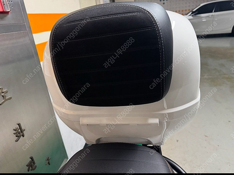 2024 베스파 GTS 125 300 리어 캐리어 + 탑박스 화이트+ 핸들밸런스--2