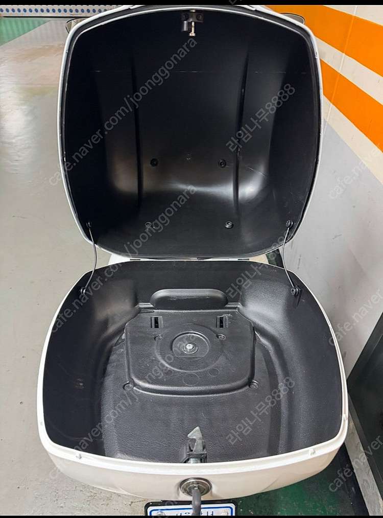 2024 베스파 GTS 125 300 리어 캐리어 + 탑박스 화이트+ 핸들밸런스--4