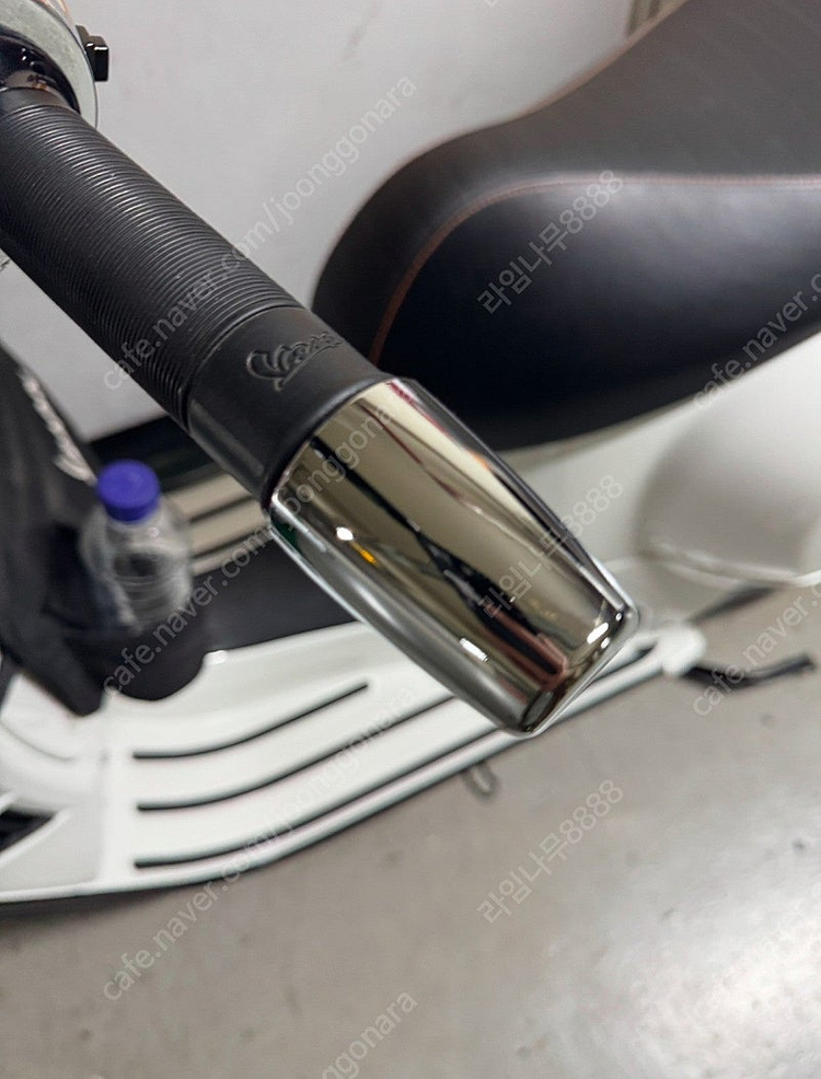 2024 베스파 GTS 125 300 리어 캐리어 + 탑박스 화이트+ 핸들밸런스--6