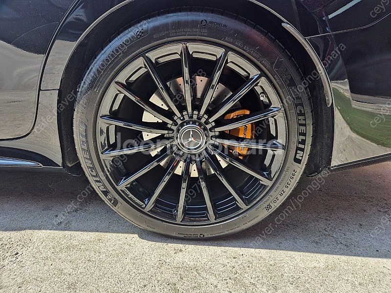 AMG GT43 20인치 블랙유광 휠타이어 팝니다 미쉐...--2