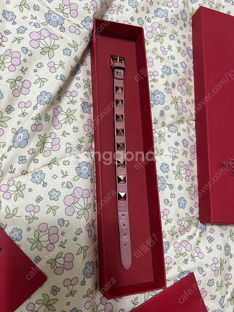 발렌티노 락스터드 팔찌--0