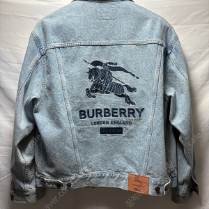슈프림 버버리 데님 자켓 L Supreme x Burberry Denim Trucker Jacket Washed Blue - 22SS