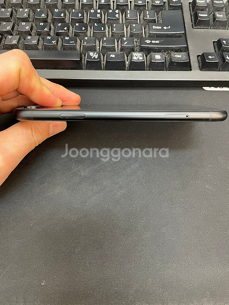 아이폰XR 블랙 256GB 상태좋은 중고25만팝니다.--4
