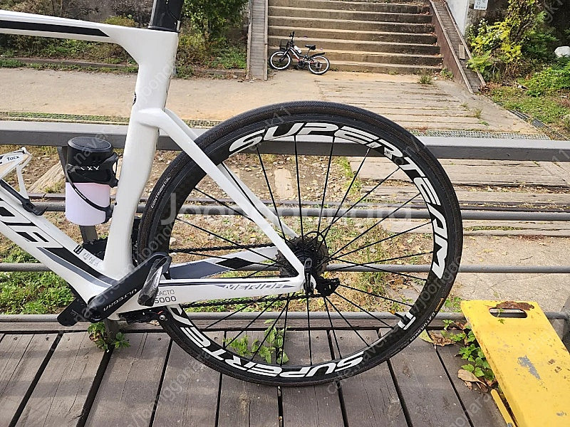 메리다 리엑토 5000 풀카본 팔거나 대차 합니다--3