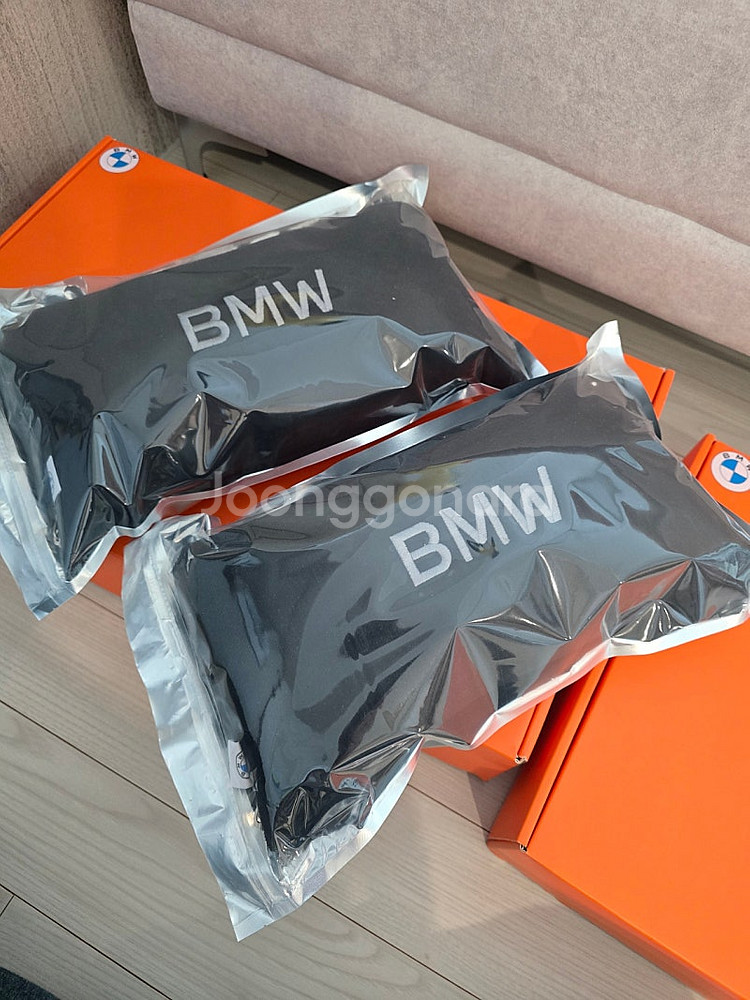 BMW 쿠션겸 담요. 개당가격! 새상품!--0