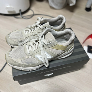 뉴발란스 990v5 슬로우스테디클럽 콜라보 한정판 270사이즈 판매합니다.