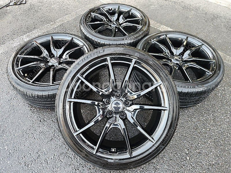 [판매] 제네시스 G70 19인치 순정휠 타이어 세트 팝니다 225 40 19 255 35 19--0