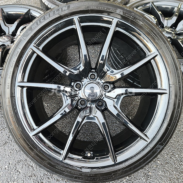 [판매] 제네시스 G70 19인치 순정휠 타이어 세트 팝니다 225 40 19 255 35 19--4