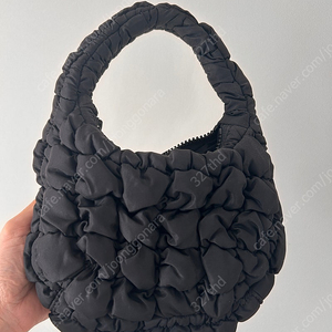 코스 퀼티드 마이크로 블랙