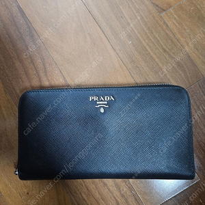 프라다 은장 지퍼 장지갑