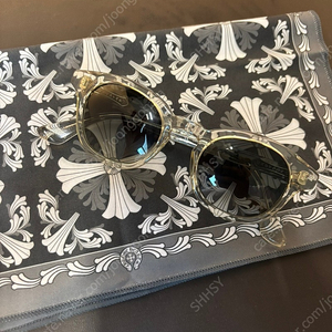 [판매] 크롬하츠 베이비 BABY 45 사이즈 클리어 색상 아이웨어 안경테 선글라스 판매!!