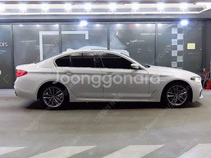 @18년식 5시리즈(7세대) 520d xDrive M스...--3