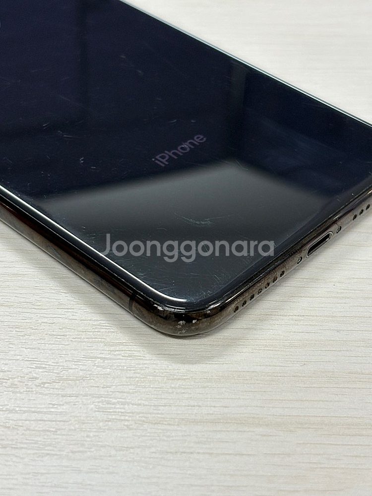 아이폰XS MAX 블랙색상 256용량 액정상태 너무좋은 단말기 30만 판매합니다--3