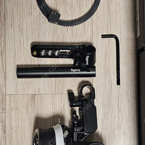 스몰리그 Smallrig F40 3010c 팔로우 포커스 판매합니다.