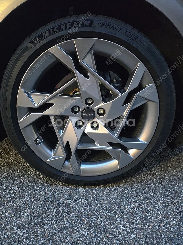 GV60퍼포먼스 21인치 휠 2개 팝니다(기스)--0