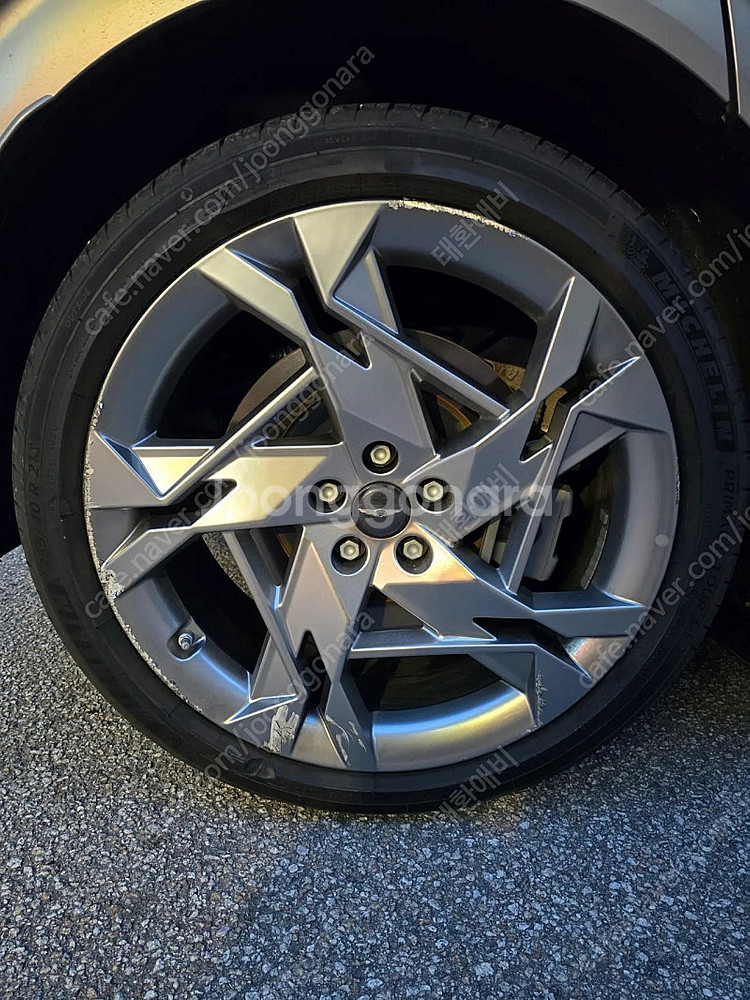 GV60퍼포먼스 21인치 휠 2개 팝니다(기스)--1