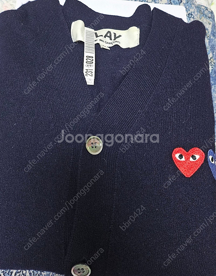 꼼데가르송 브이넥 M사이즈 (여분단추있어요)--0
