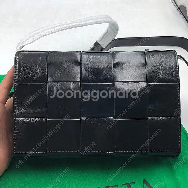 보테가베네타 인트레치아노 워시드 카세트 백--0
