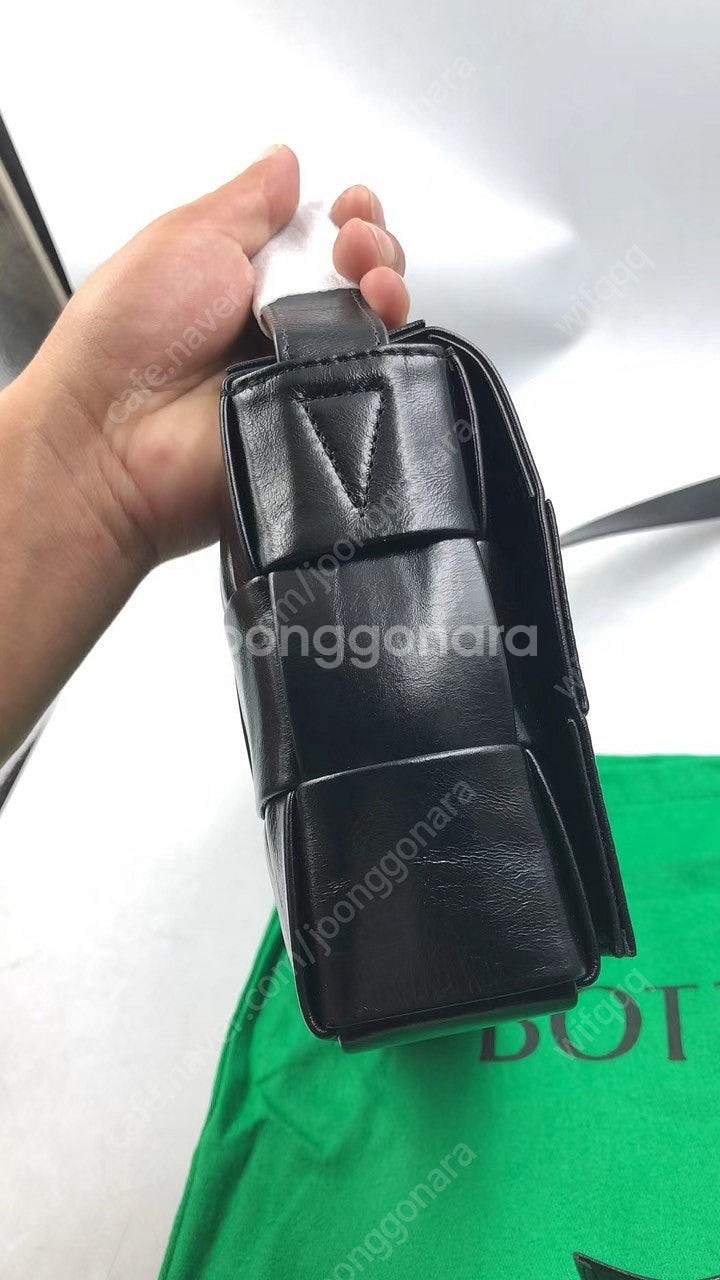 보테가베네타 인트레치아노 워시드 카세트 백--3