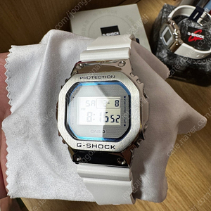 지샥 스퀘어 GM-5600LC-7DR