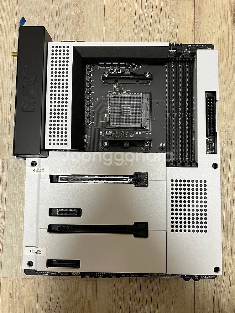 NZXT n7 B550 화이트 판매합니다.--0