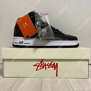 스투시 X 나이키 에어포스 1 ‘07 미드 SP 블랙 US9.5(275mm)