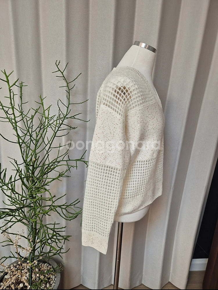 수입 산양울100 BC 화이트 브이넥 니트-새제품--2