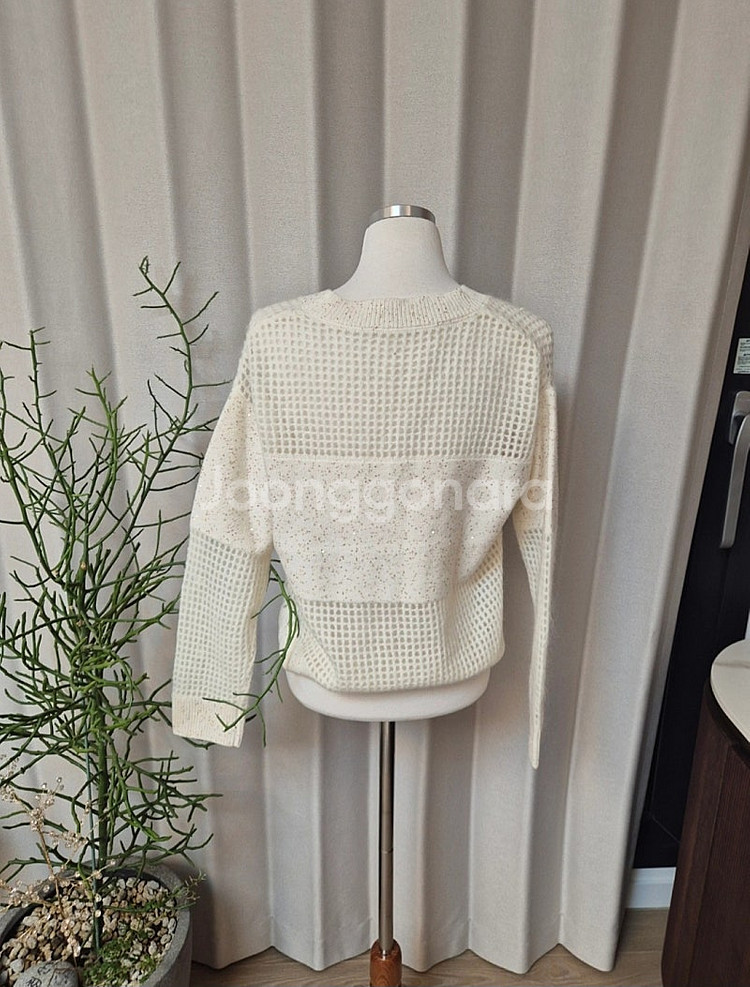 수입 산양울100 BC 화이트 브이넥 니트-새제품--3