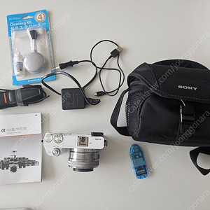 소니 A6000 화이트 미러리스 카메라 극상 팝니다(4