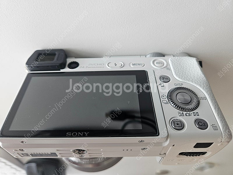소니 A6000 화이트 미러리스 카메라 극상 팝니다(4--3