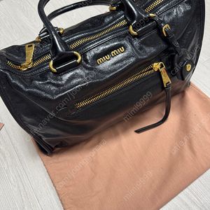 미우미우 비텔로샤인 모터백