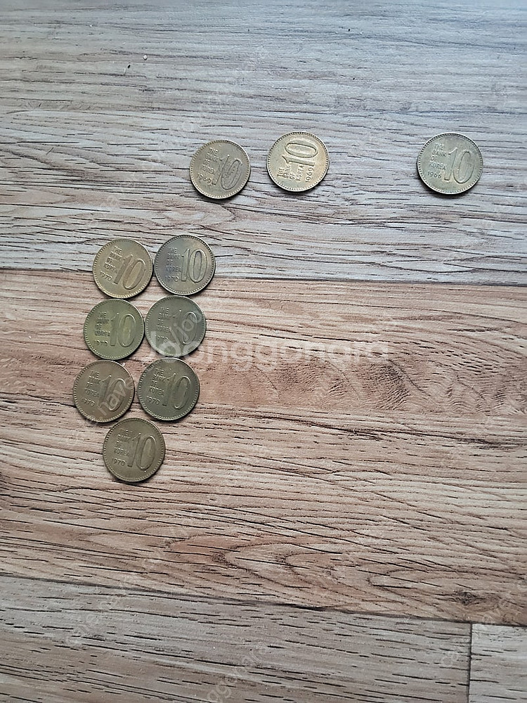 옛날동전10원짜리70년도.66년도.69년도 팔아요 개당...--0