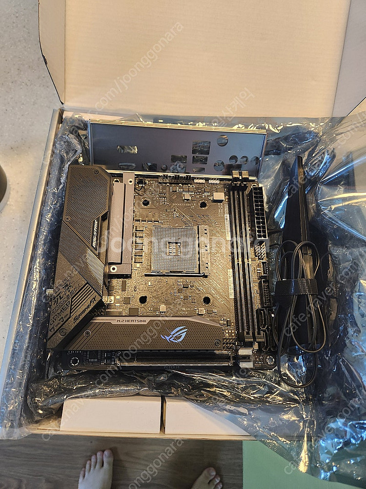 Asus ROG STRIX B550i 메인보드--2