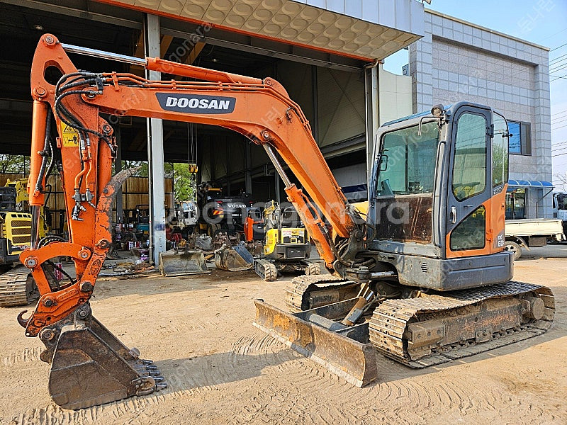 두산 DX60R 2011년식 코끼리집게 회전라인 가동6...--0