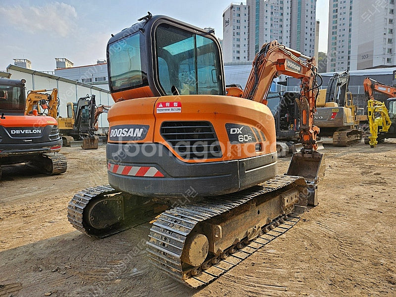 두산 DX60R 2011년식 코끼리집게 회전라인 가동6...--2