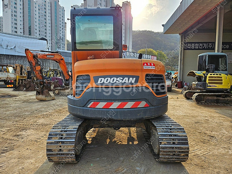 두산 DX60R 2011년식 코끼리집게 회전라인 가동6...--3