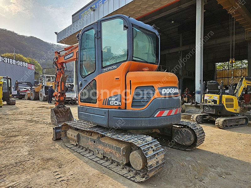 두산 DX60R 2011년식 코끼리집게 회전라인 가동6...--4
