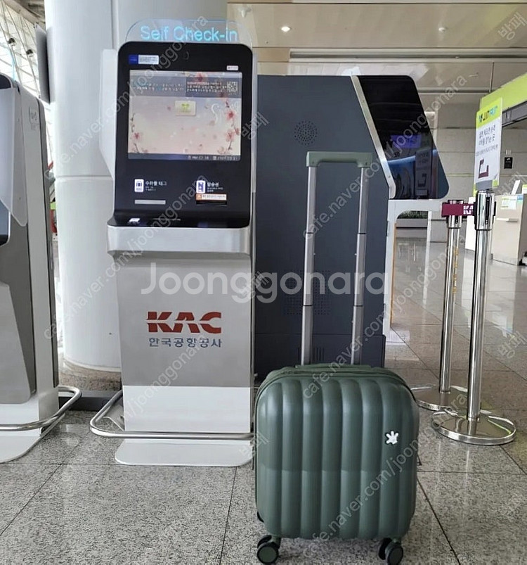 [새상품] 브라이튼 디즈니 하이포 캐리어 18인치 카키 팝니다--0