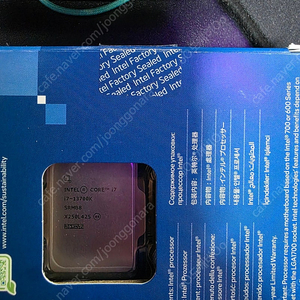 [국내 정품][박스 풀셋] 13700K CPU 팝니다