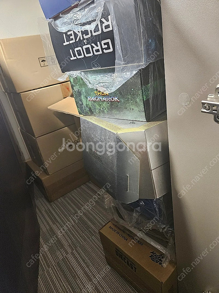 핫토이 마블 피규어 팔아요--1