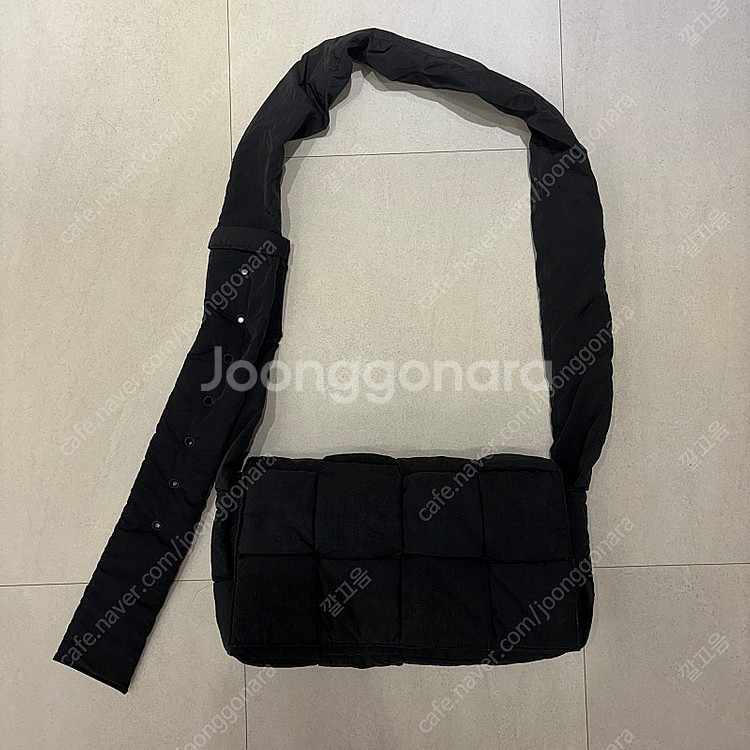 (정품)보테가베네타 패디드 테크 카세트백(크로스백)--0