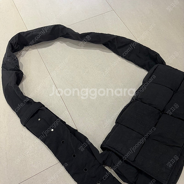 (정품)보테가베네타 패디드 테크 카세트백(크로스백)--1