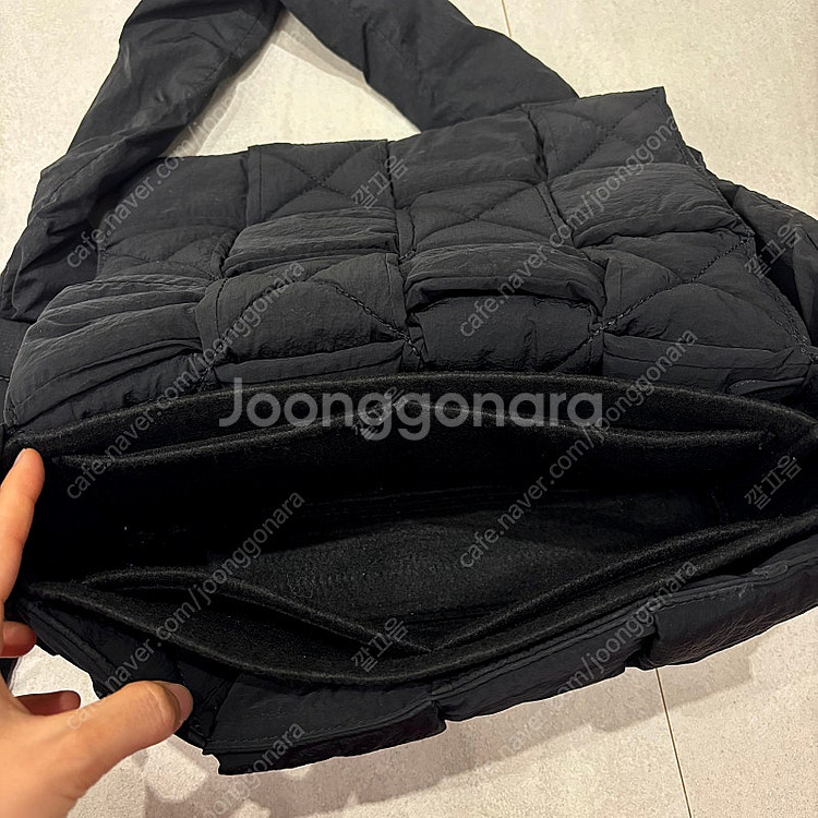 (정품)보테가베네타 패디드 테크 카세트백(크로스백)--4