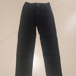 디자인유나이티드 여성 여자 약기모 흑청 새제품 청바지