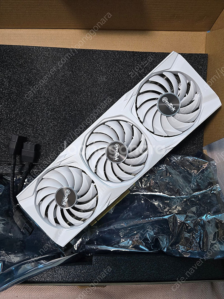 이엠텍 RTX 4070 Super White 미라클 X...--1