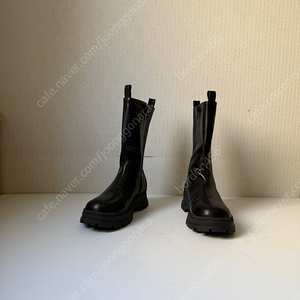 새상품 여성 블랙 첼시부츠 235mm (3cm)