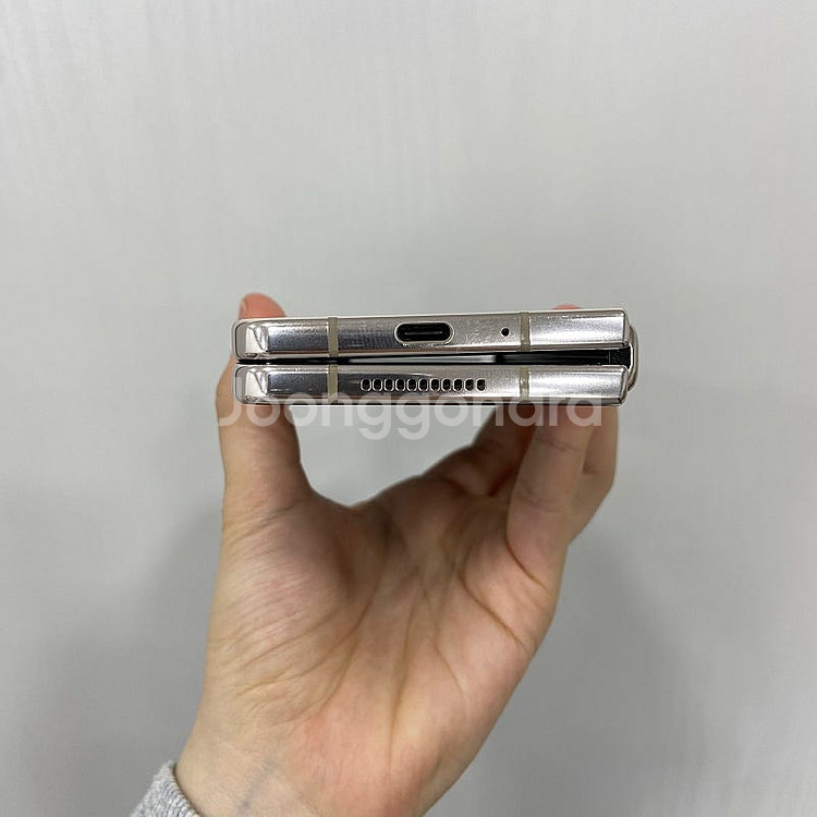 82357 갤럭시Z플립4 512기가 베이지 공기계 팝니다 51만원--4