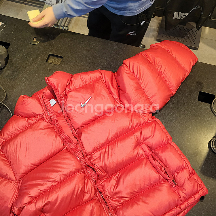나이키 녹타 선셋레드 패딩 L사이즈 판매합니다!!--1