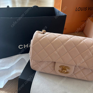 샤넬 뉴미니 골드볼 베이지